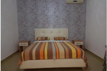 Montenegro Privát Bar, Esterno